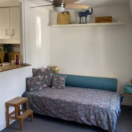 Quiet Cocoon Near The Batignolles District *